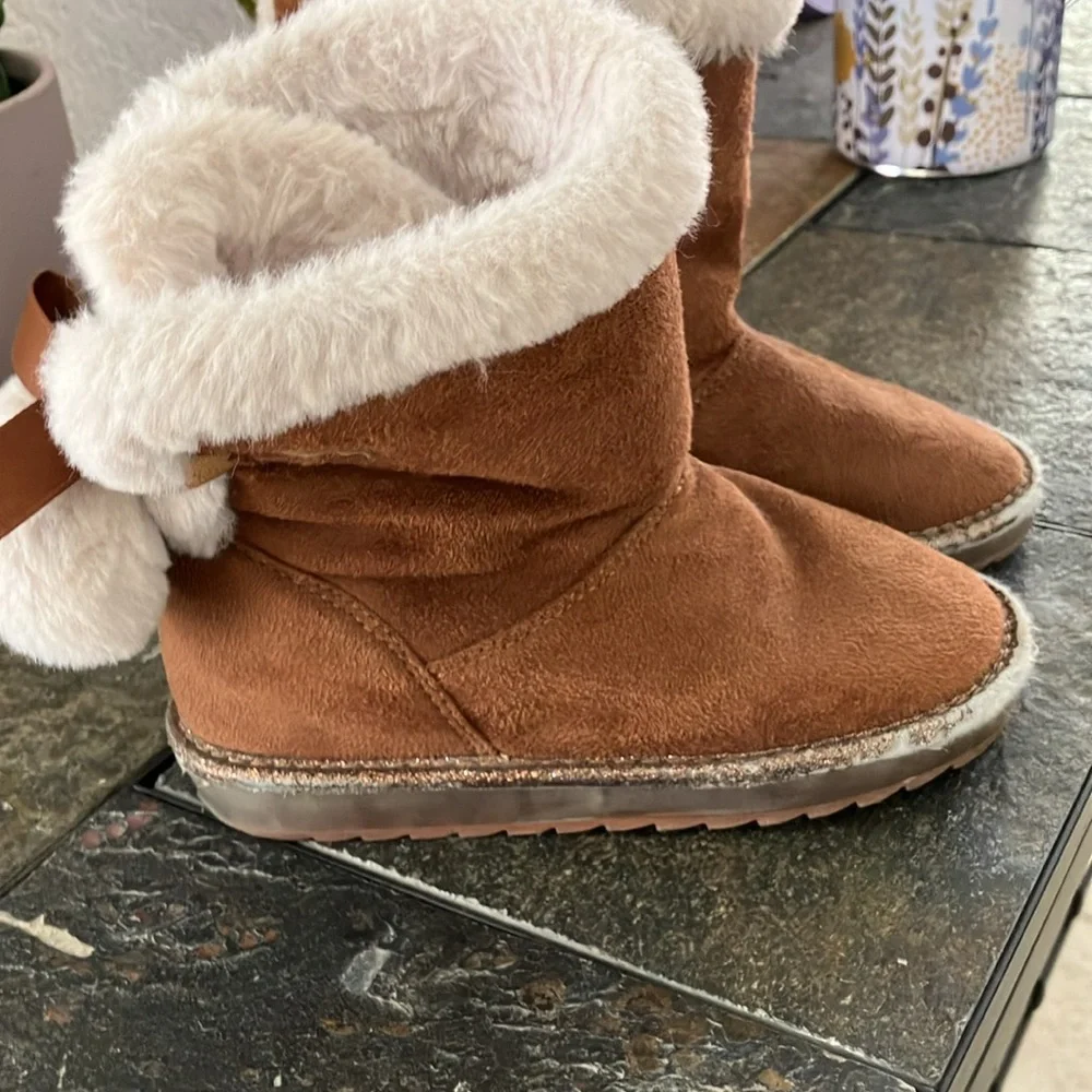 Little girl winter boots used tan with furry lining‎ size 10